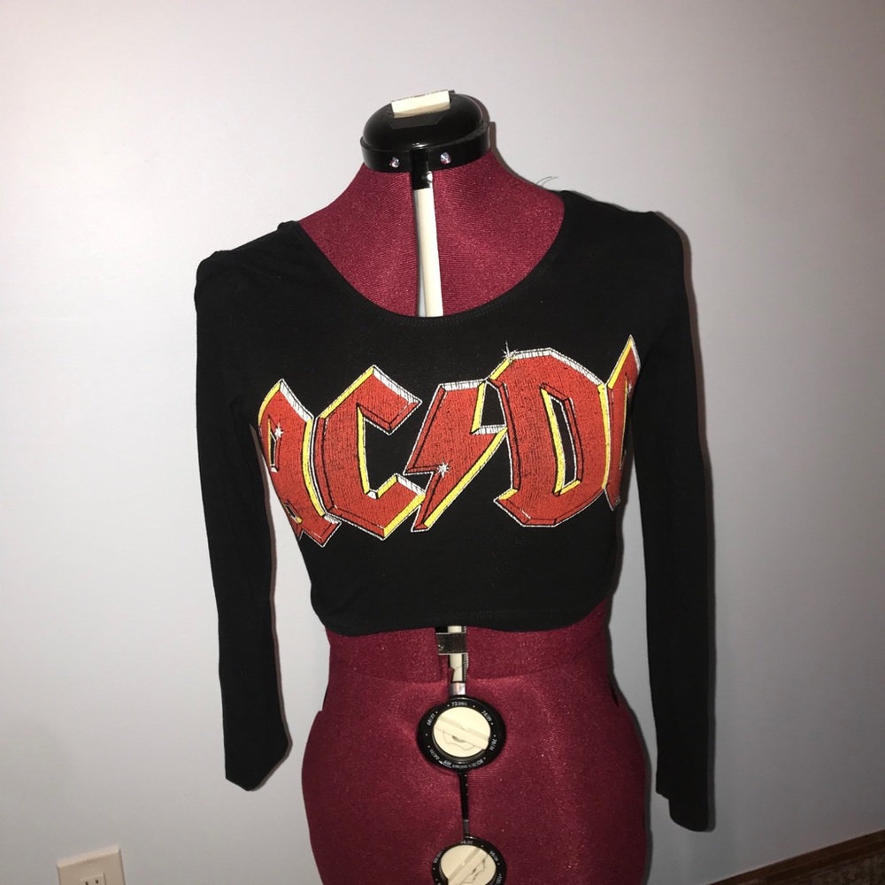 Long sleeve crop top